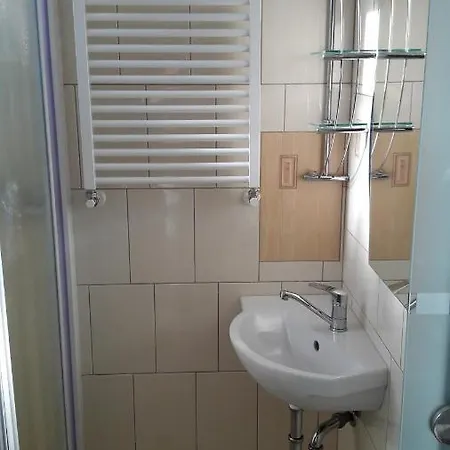 Lona - Apartment