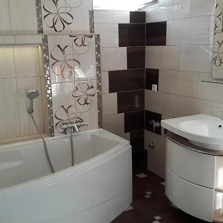 Lona - Apartment Szolosgyorok